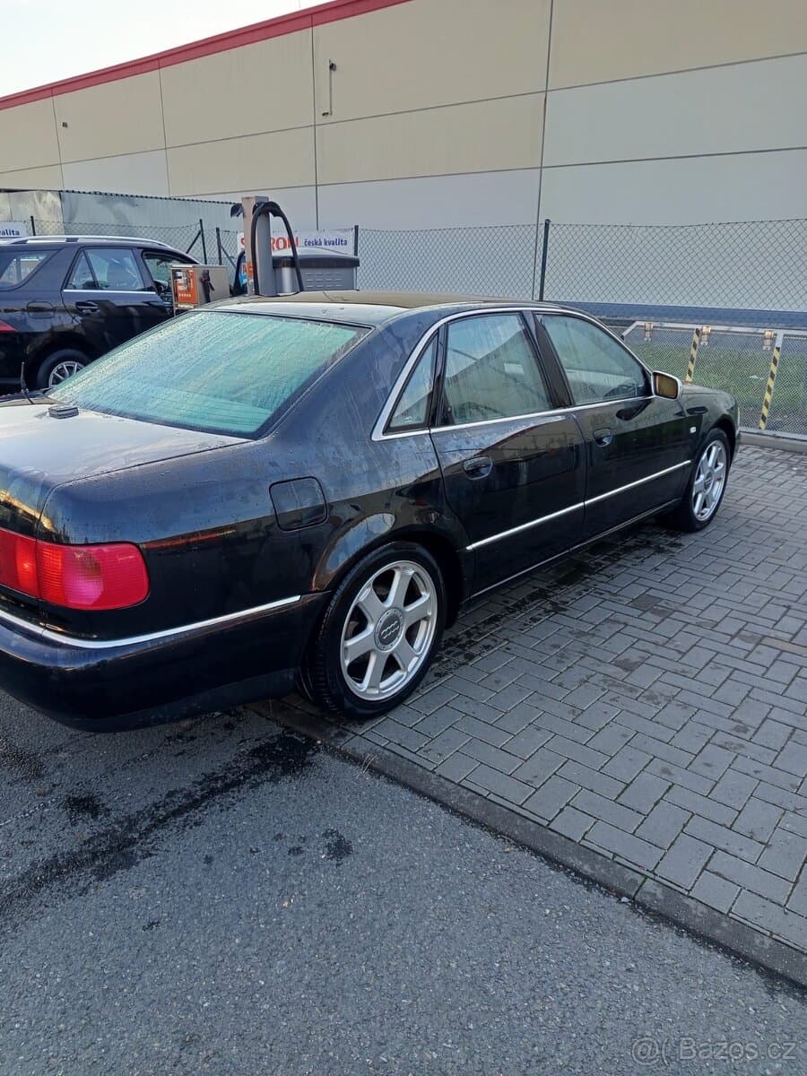 2000 Audi S8 - 4