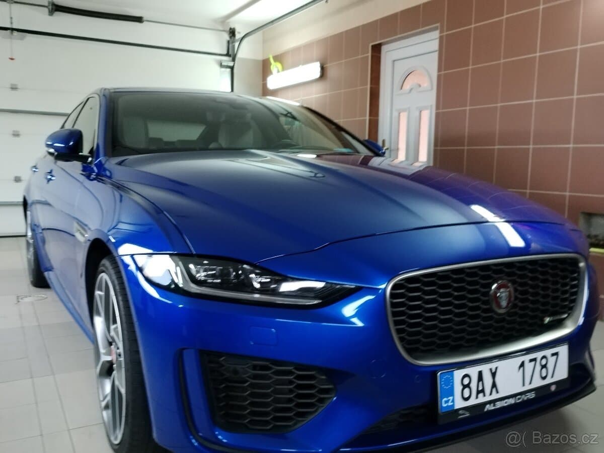 2019 Jaguar XE - 4