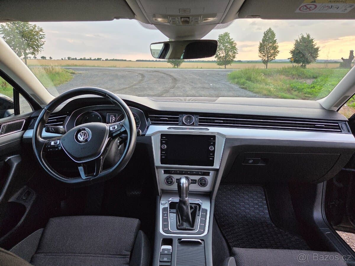 2018 Volkswagen PASSAT - 4