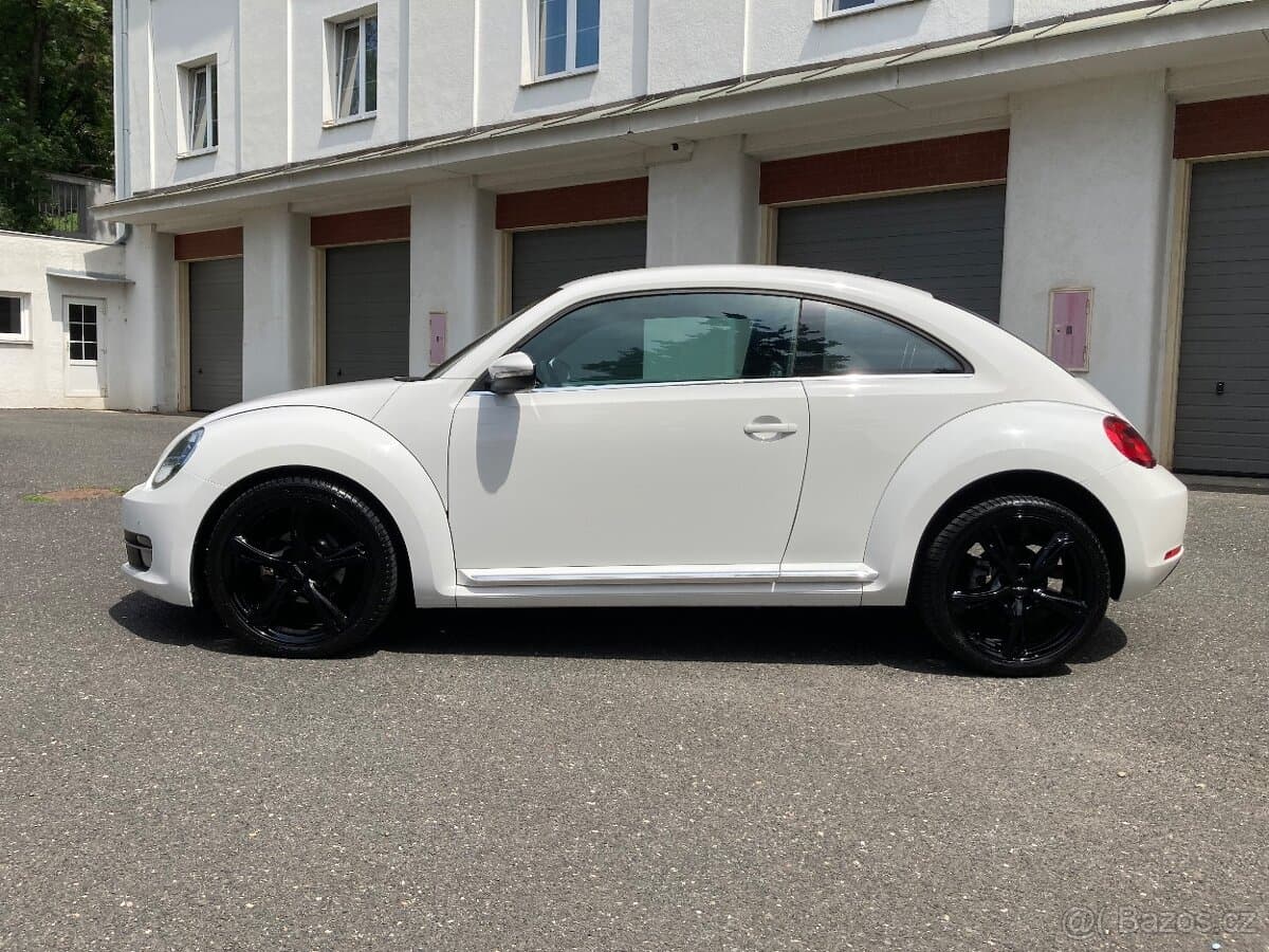 2012 Volkswagen BEETLE - 4