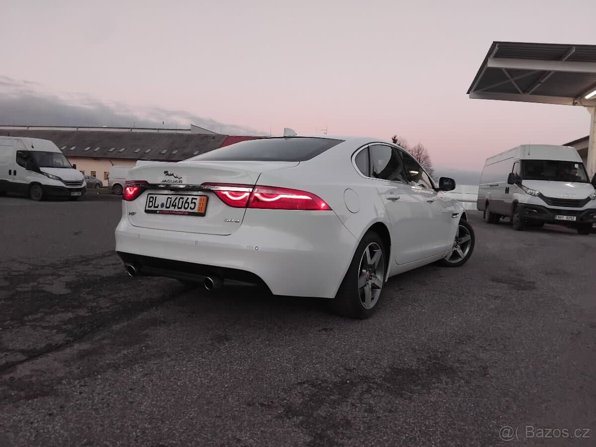 2016 Jaguar XF - 4