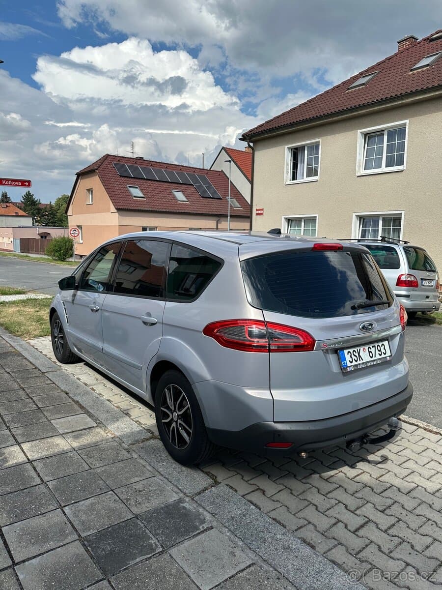 2011 Ford S-MAX - 4