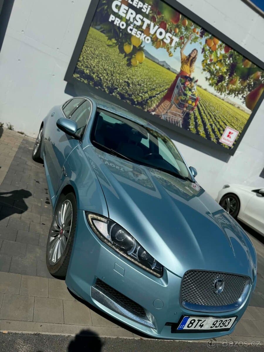 2012 Jaguar XF - 4