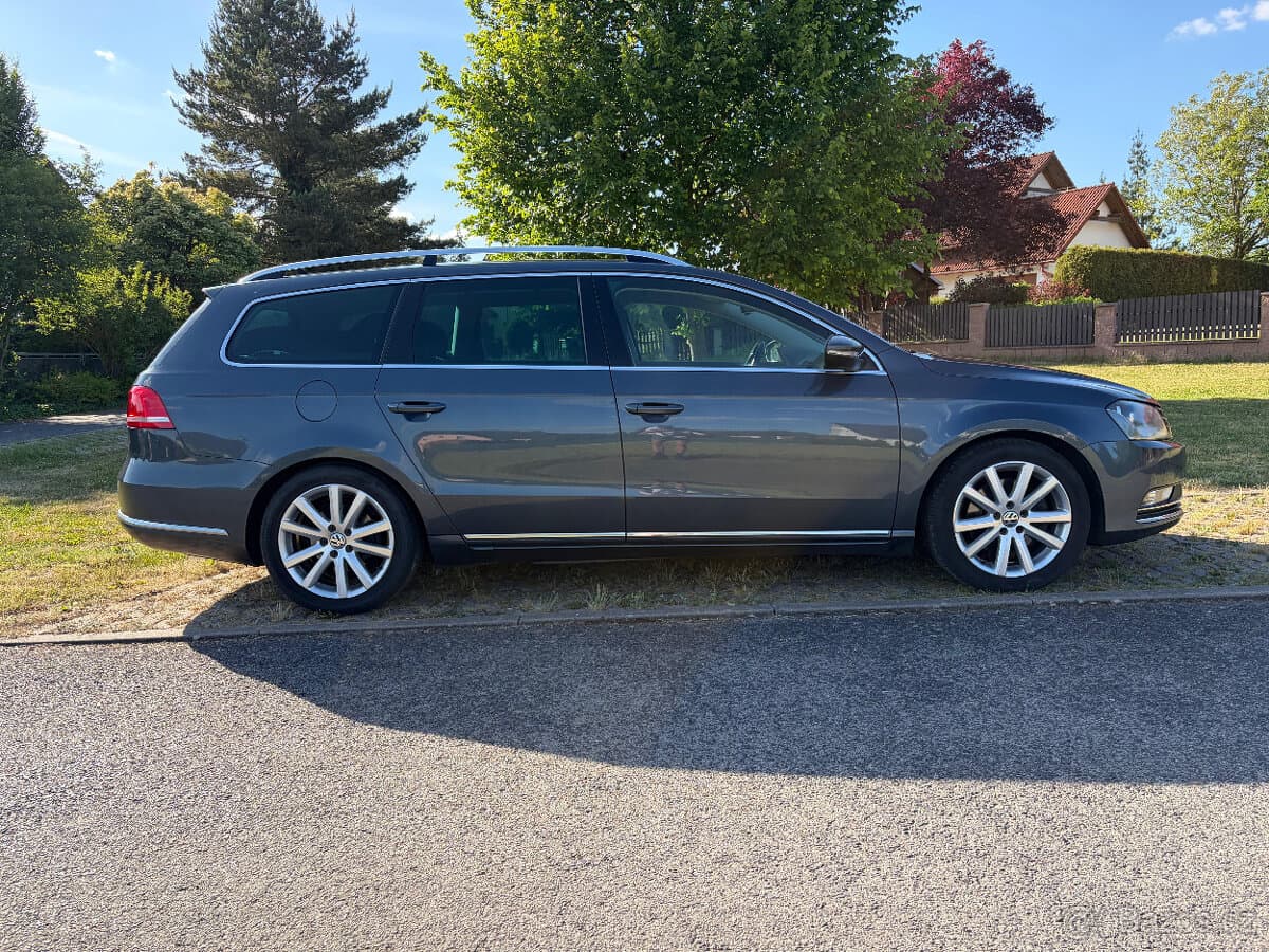 2011 Volkswagen PASSAT - 4