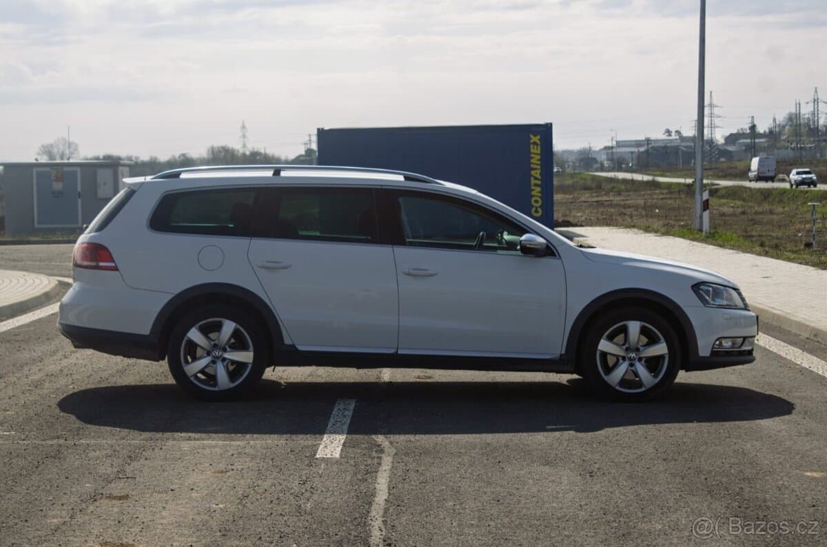 2013 Volkswagen PASSAT - 4