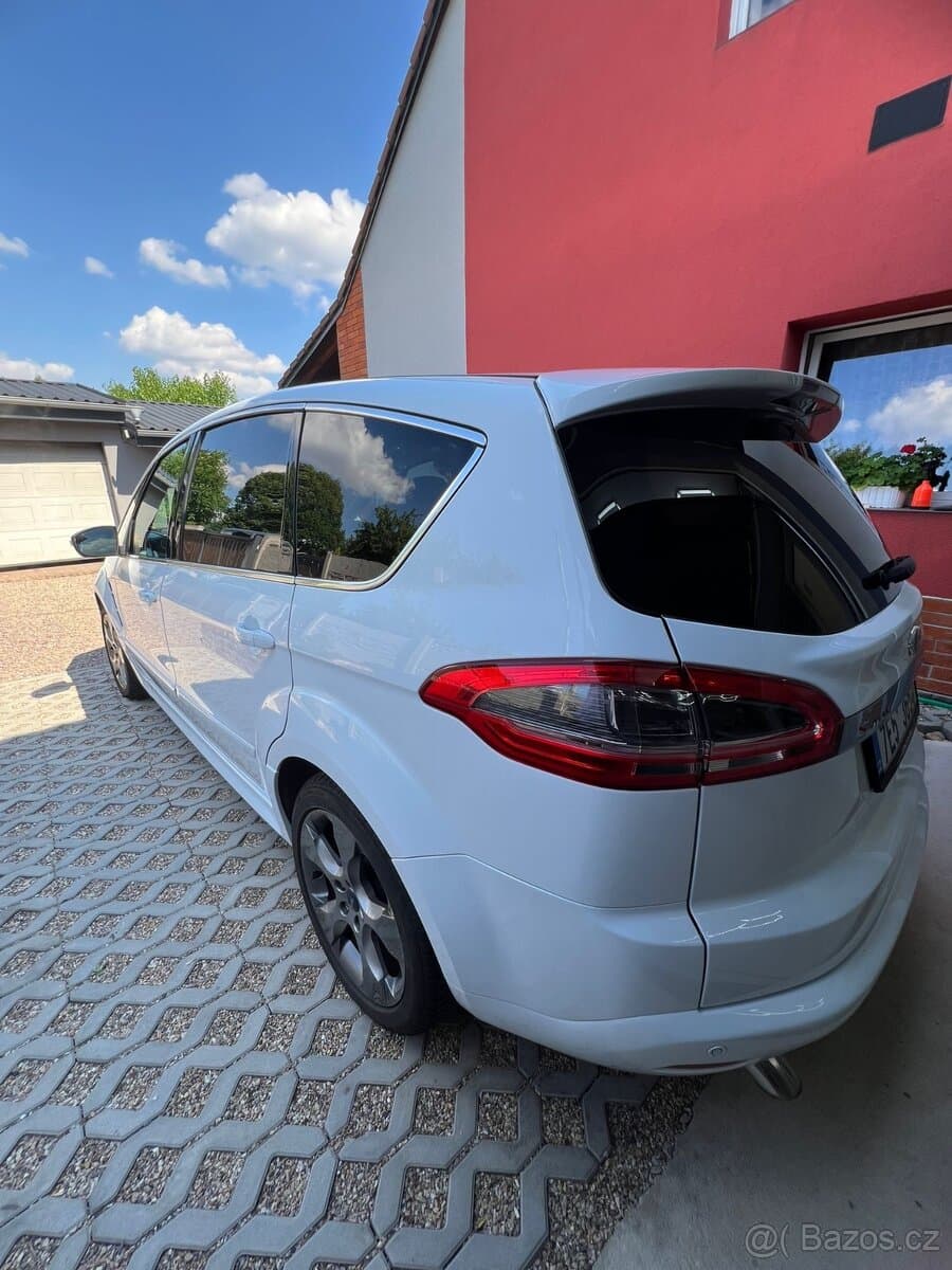 2011 Ford S-MAX - 4