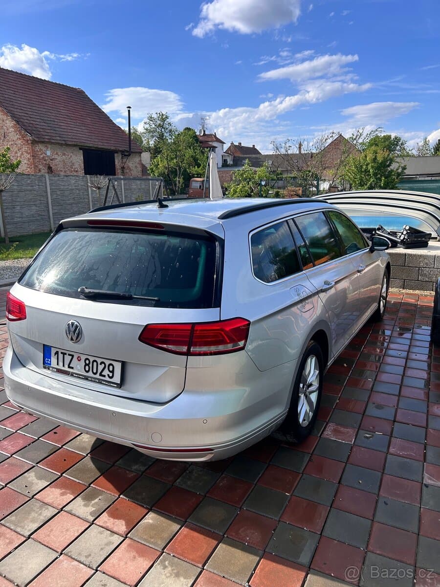 2017 Volkswagen PASSAT - 4