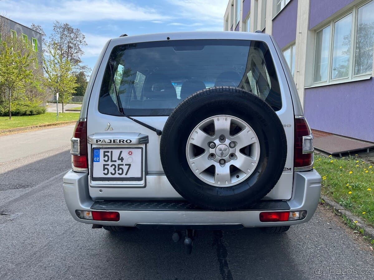 2005 Mitsubishi PAJERO - 4