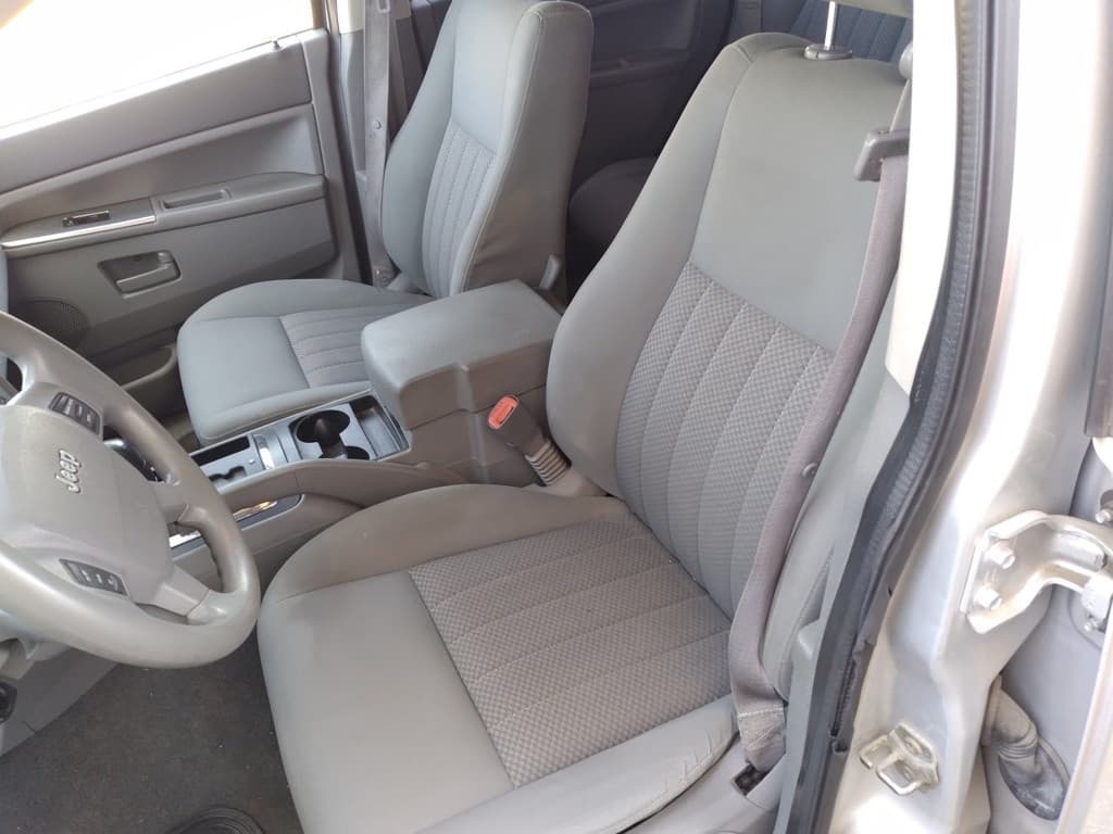 2004 Jeep CHEROKEE - 4
