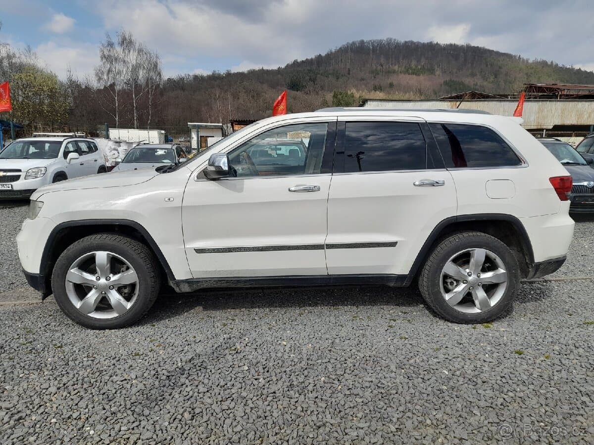 2011 Jeep CHEROKEE - 4