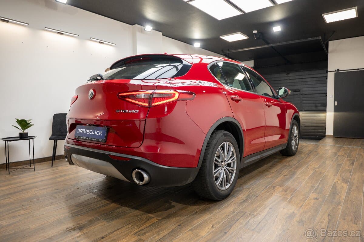 2017 Alfa Romeo STELVIO - 4