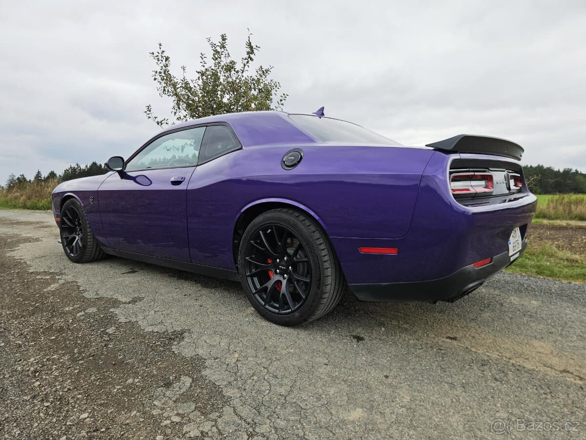 2017 Dodge CHALLENGER - 4