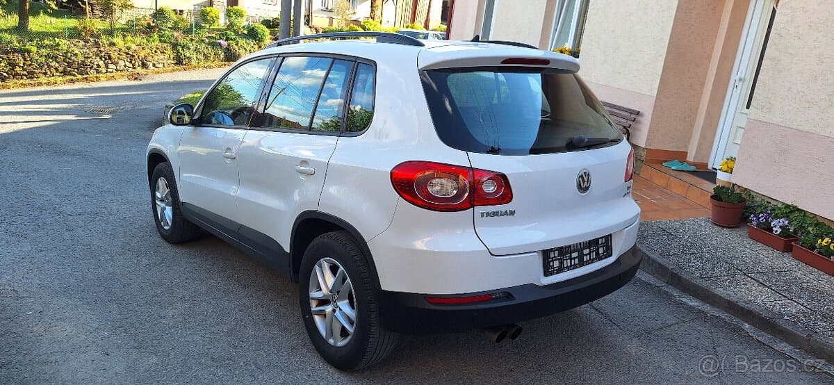 2010 Volkswagen TIGUAN - 4