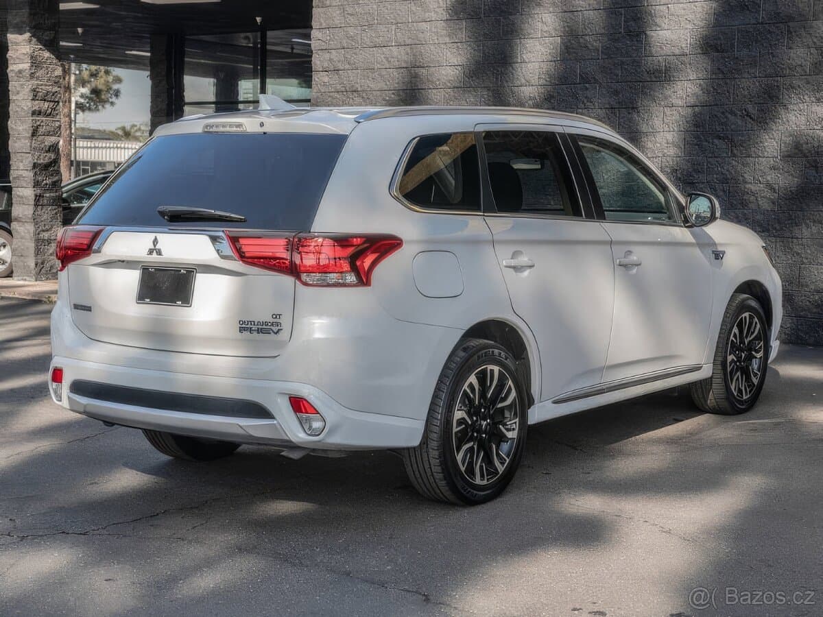 2018 Mitsubishi OUTLANDER - 4
