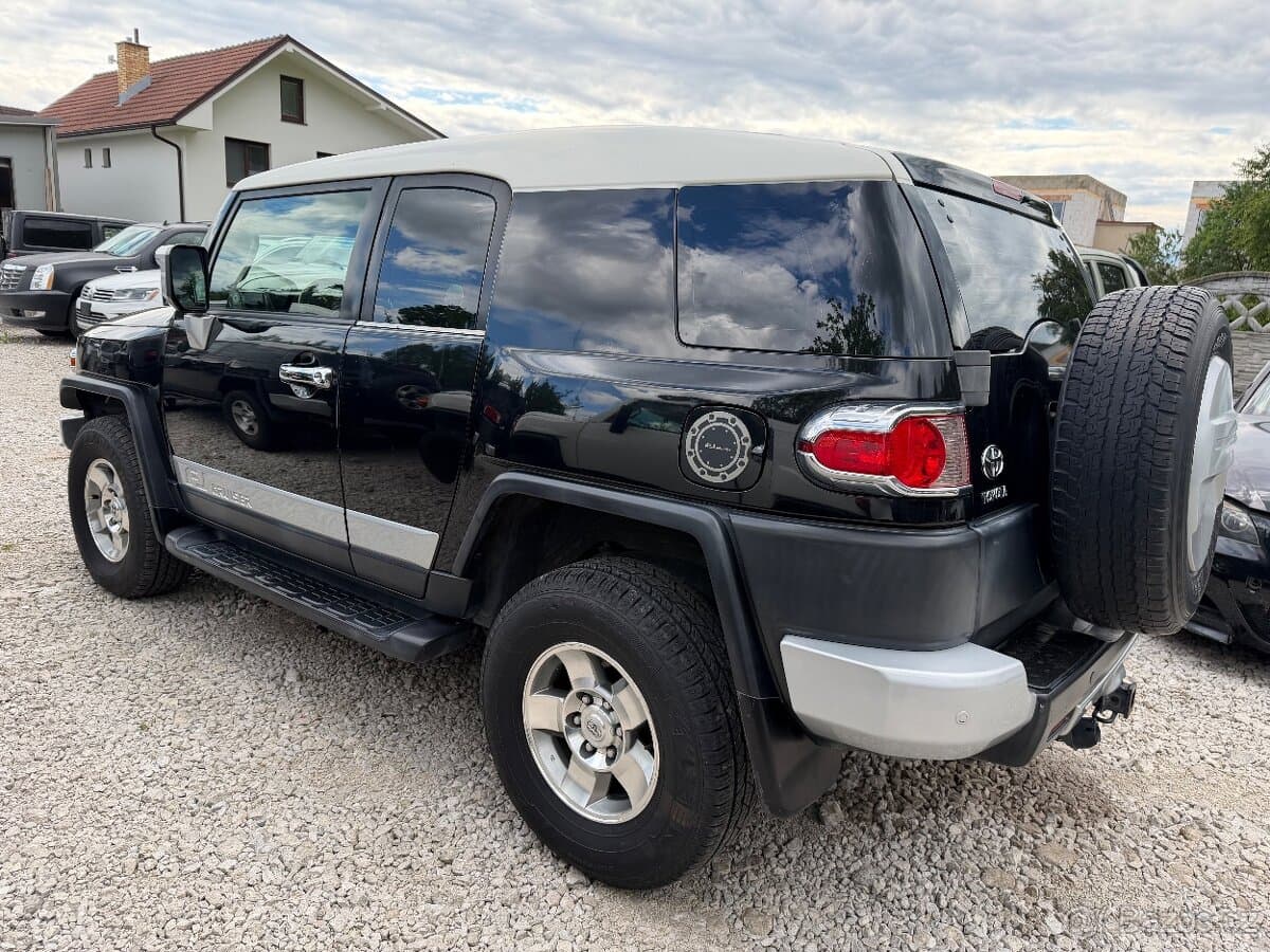 2010 Toyota FJ - 4
