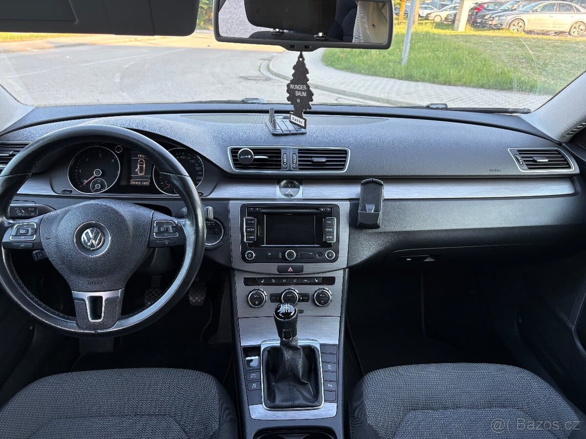 2012 Volkswagen PASSAT - 4