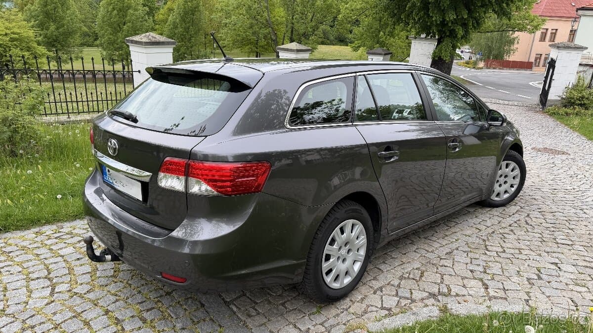 2012 Toyota AVENSIS - 4