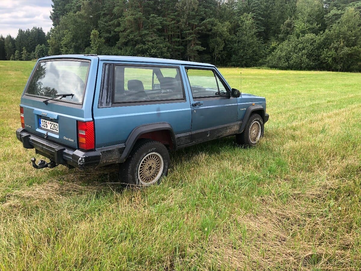 Jeep CHEROKEE - 4