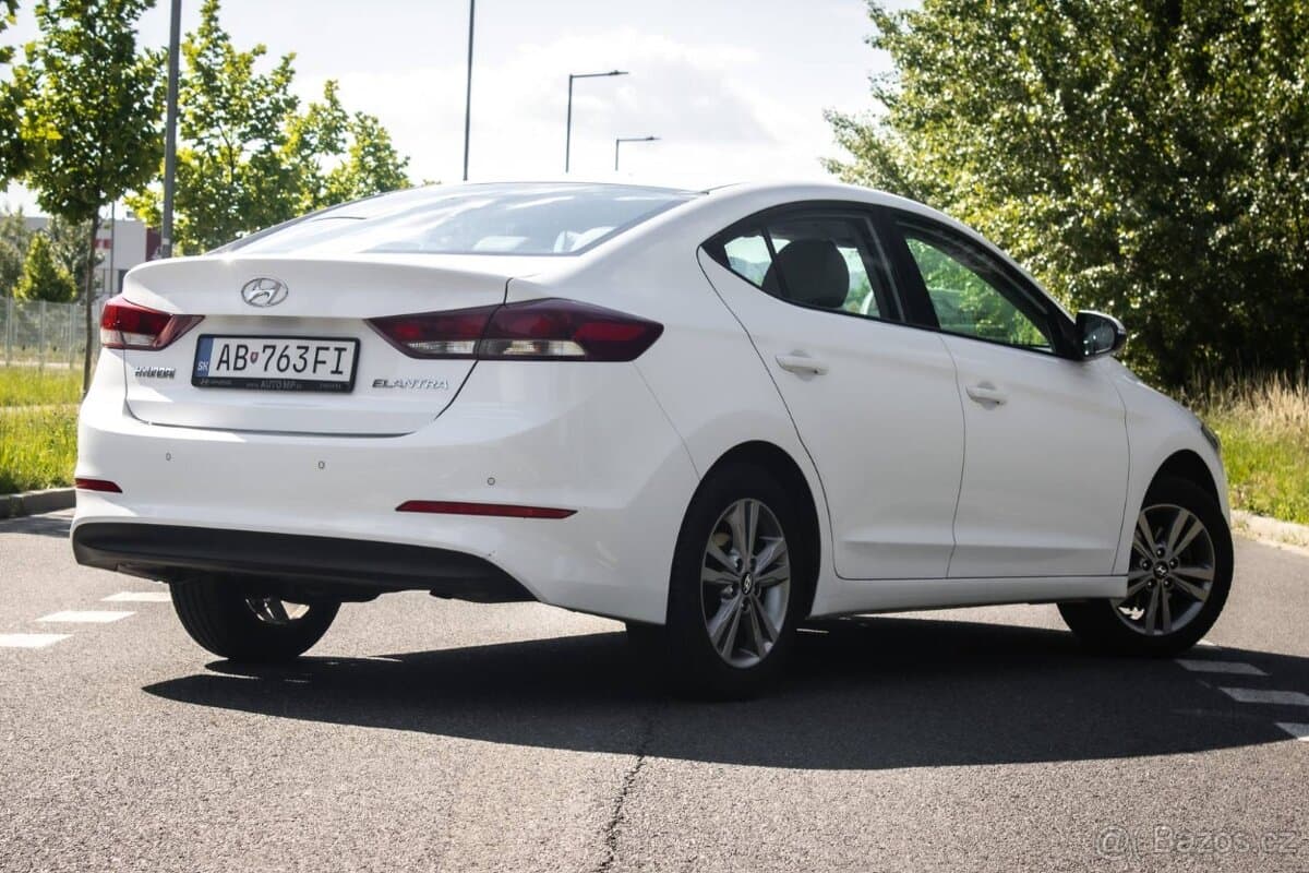 2017 Hyundai ELANTRA - 4