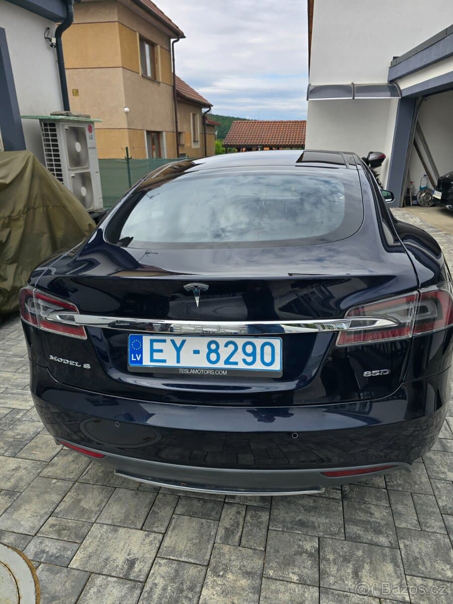 2015 Tesla MODEL S - 4