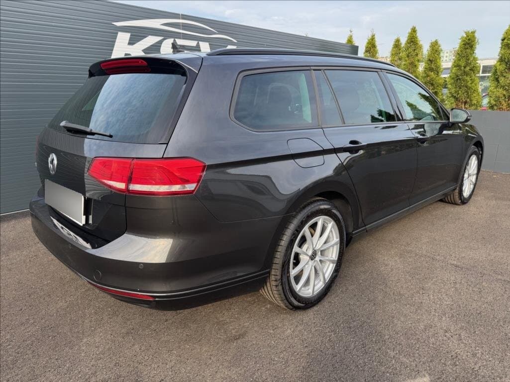 2018 Volkswagen PASSAT - 4