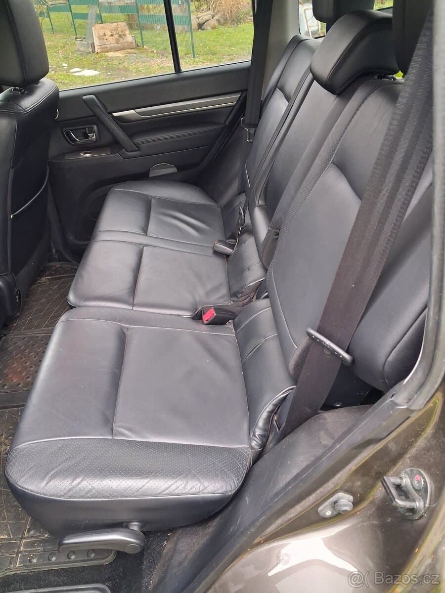 2012 Mitsubishi PAJERO - 4