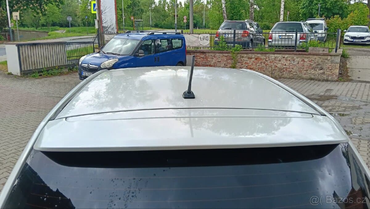 2011 Toyota AURIS - 4