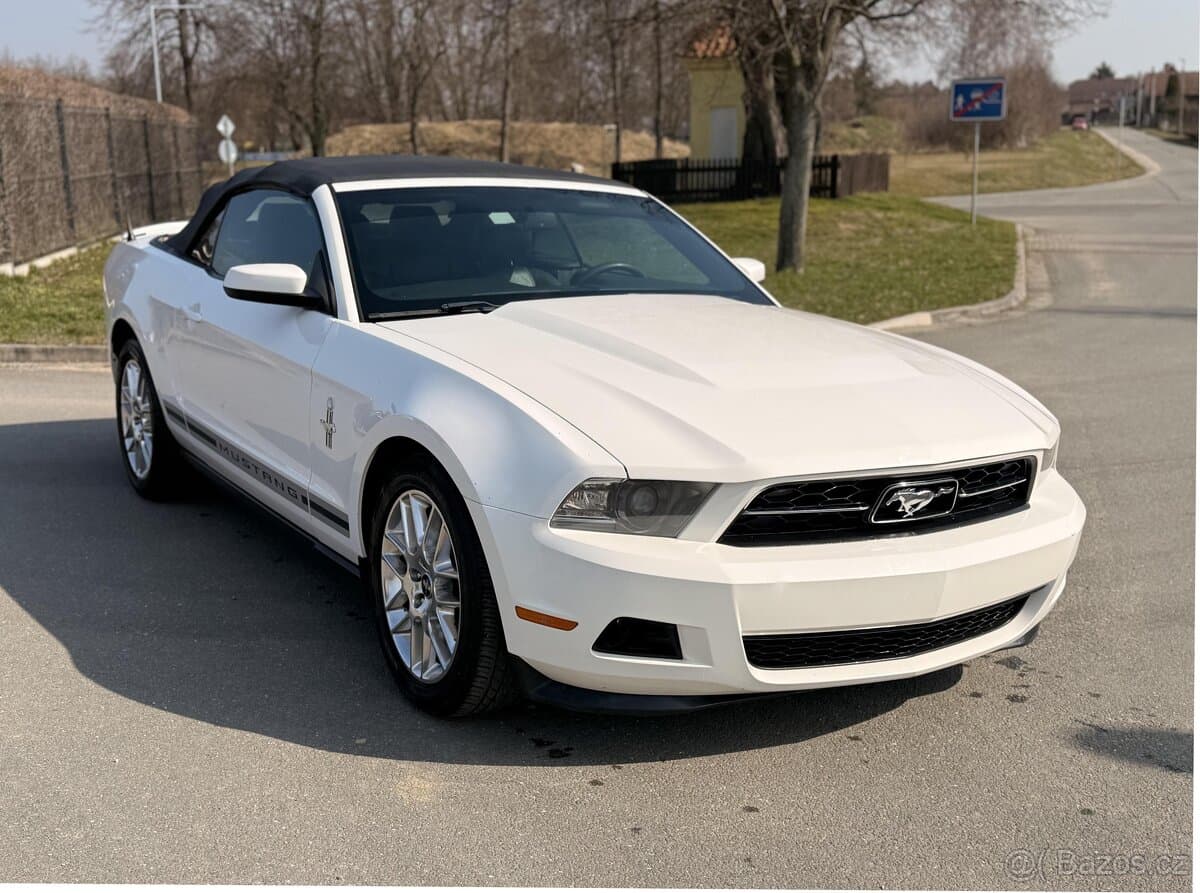 2012 Ford MUSTANG - 4