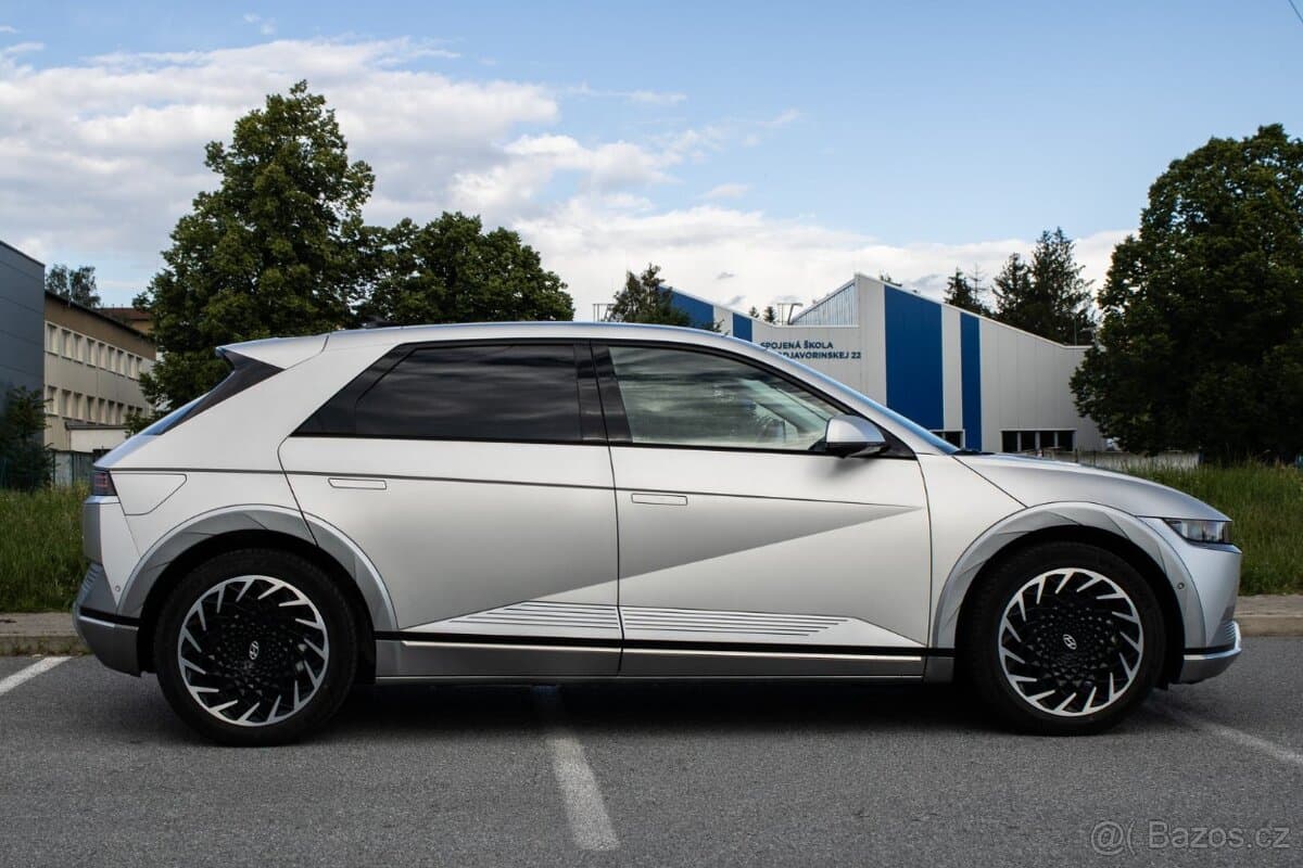 2025 Hyundai IONIQ 5 - 4