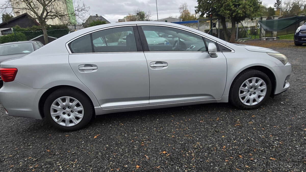 2013 Toyota AVENSIS - 4