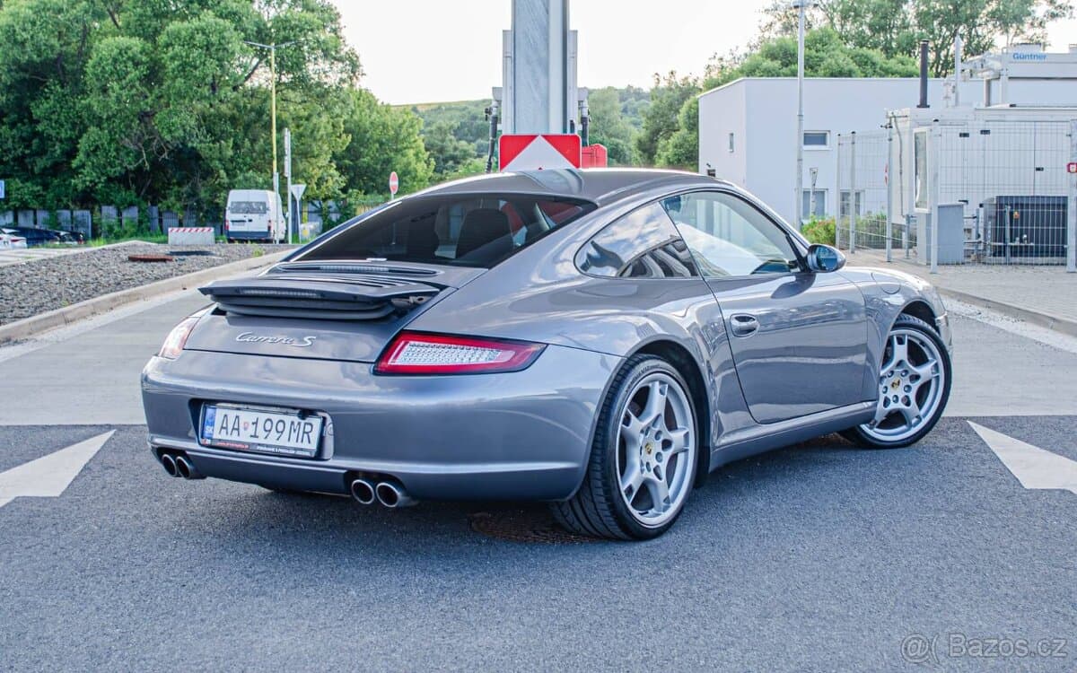 2005 Porsche 911 - 4