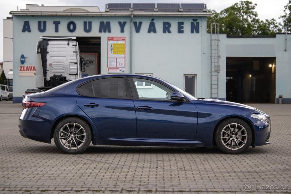 2017 Alfa Romeo GIULIA - 4