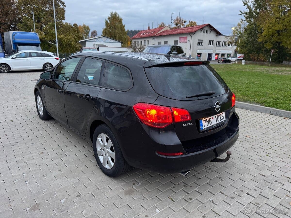 2011 Opel ASTRA - 4