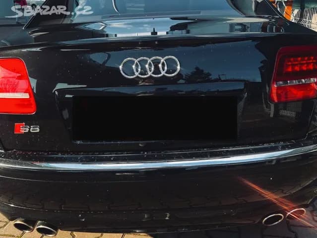 2011 Audi S8 - 4