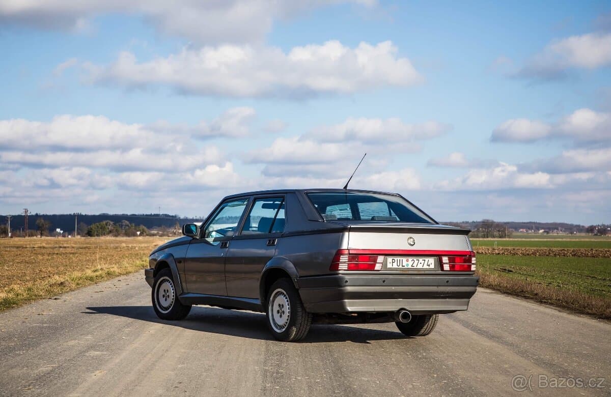 Alfa Romeo 75 - 4