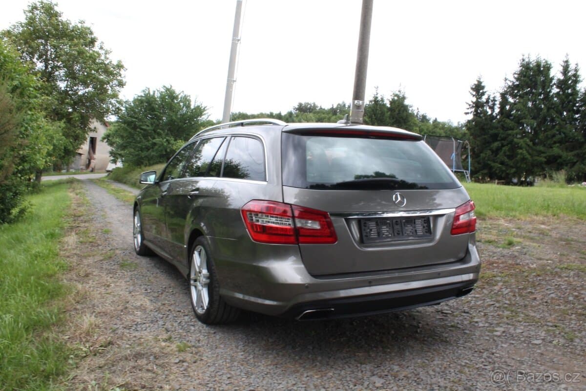 2010 Mercedes-Benz E-CLASS - 4