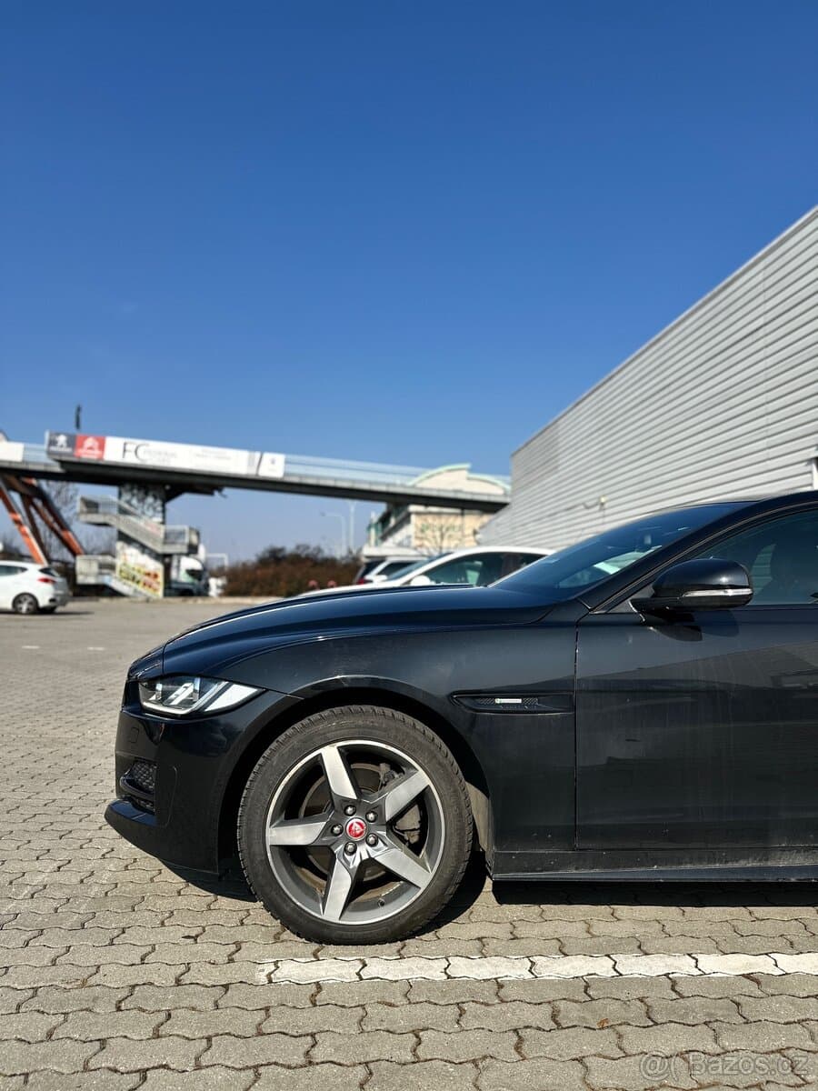 2017 Jaguar XE - 4