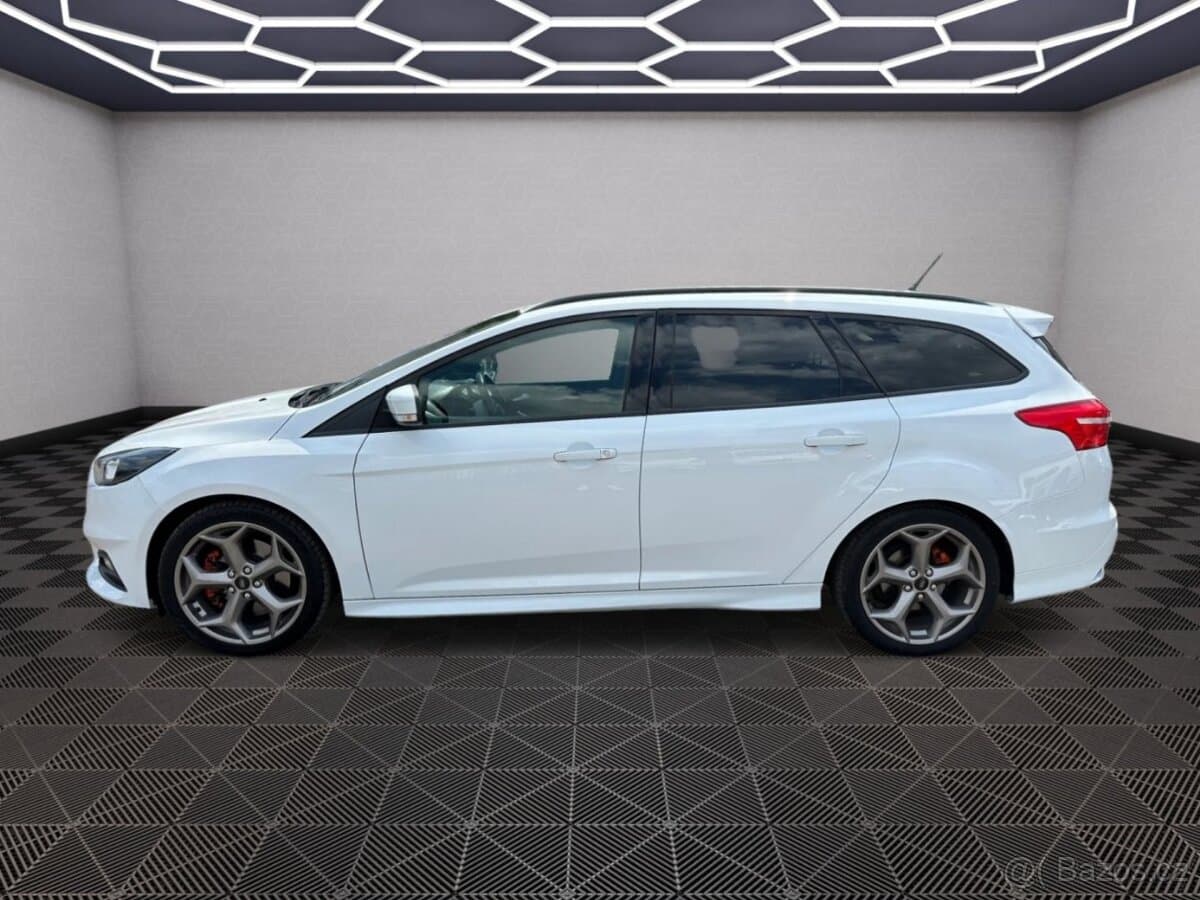 2017 Ford FOCUS - 4