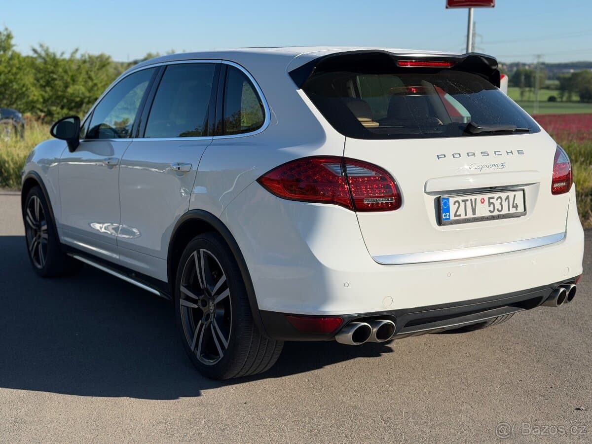 2012 Porsche CAYENNE - 4