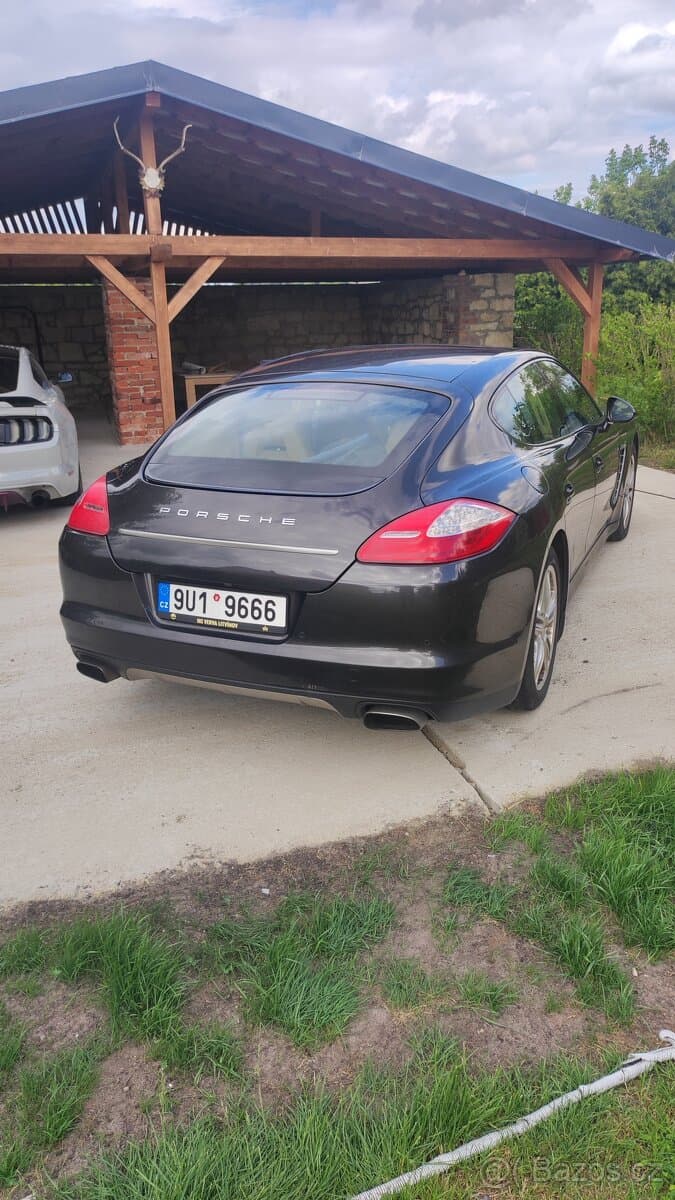 Porsche PANAMERA - 4