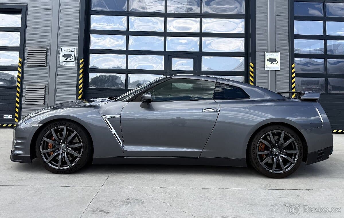 2015 Nissan GT-R - 4