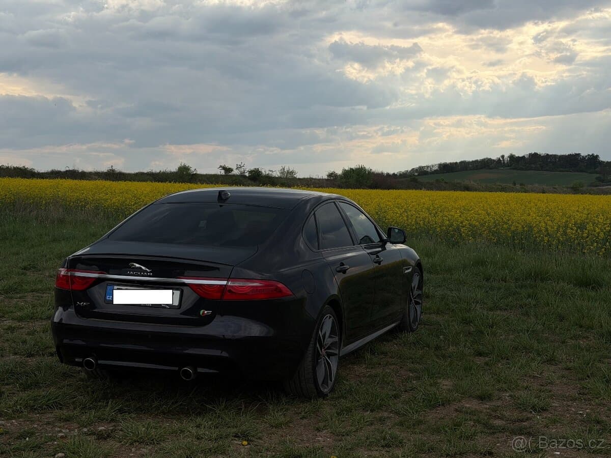 2016 Jaguar XF - 4