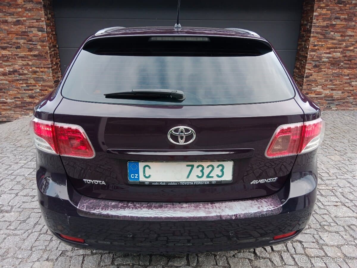 2010 Toyota AVENSIS - 4