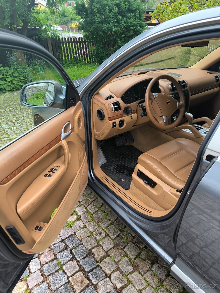 2004 Porsche CAYENNE - 4