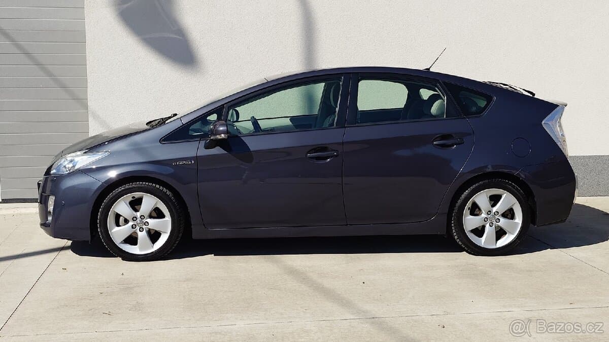 2011 Toyota PRIUS - 4