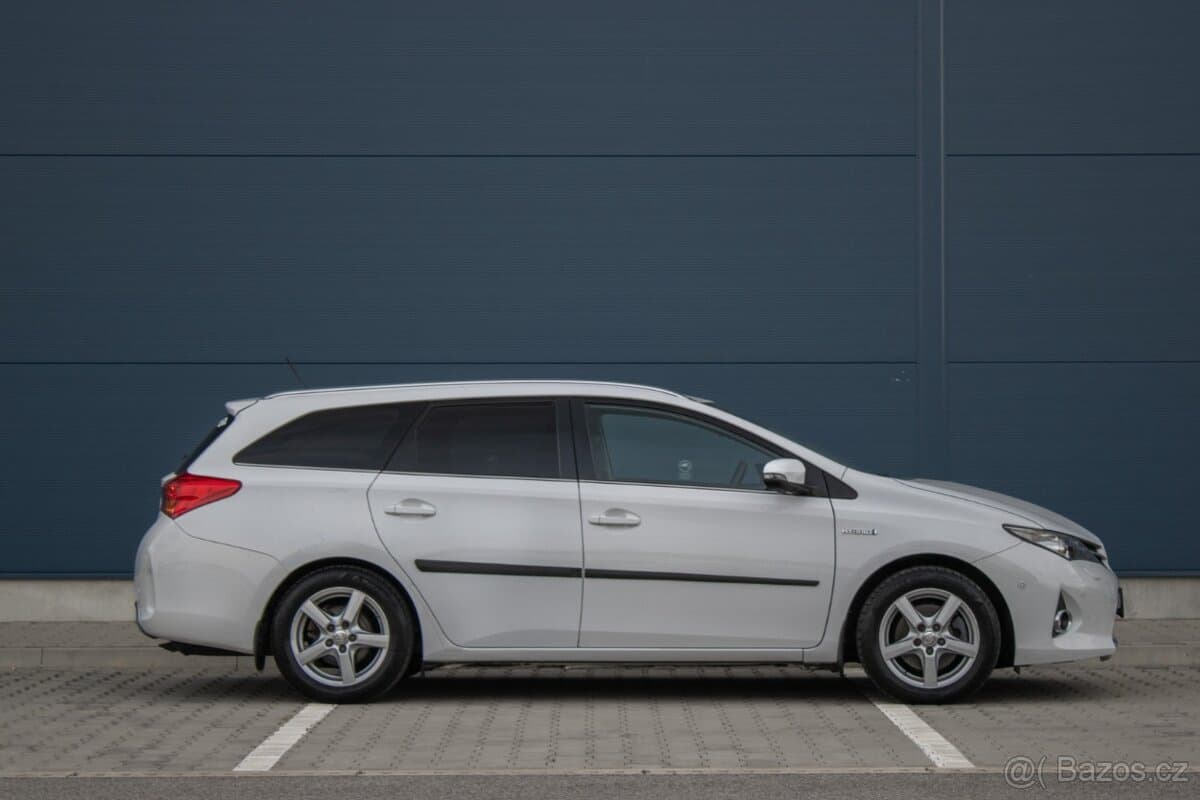 2014 Toyota AURIS - 4