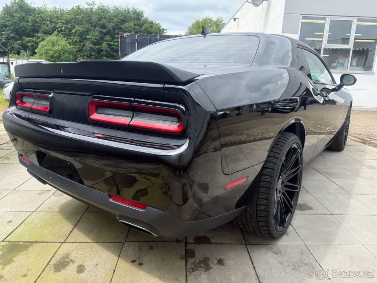 2017 Dodge CHALLENGER - 4