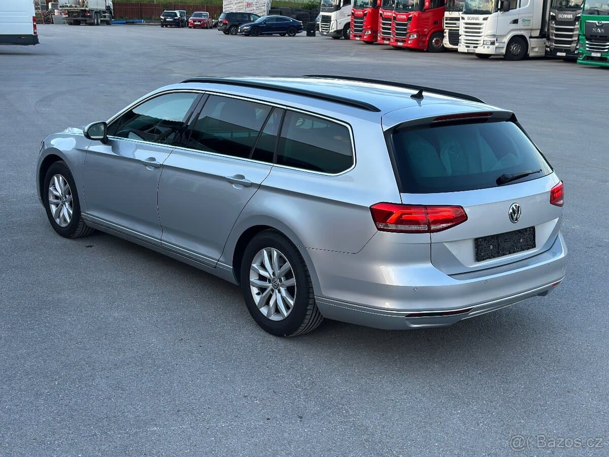 2017 Volkswagen PASSAT - 4