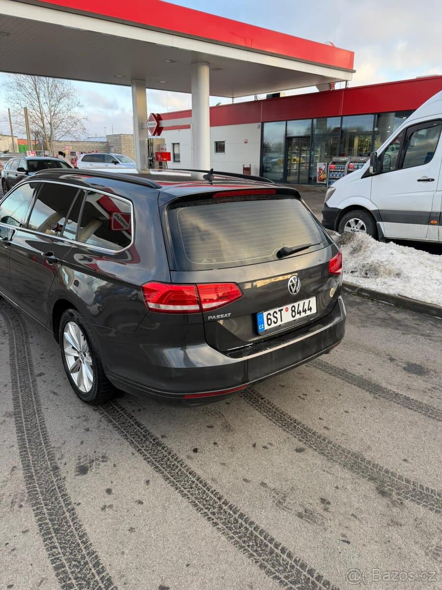 2019 Volkswagen PASSAT - 4
