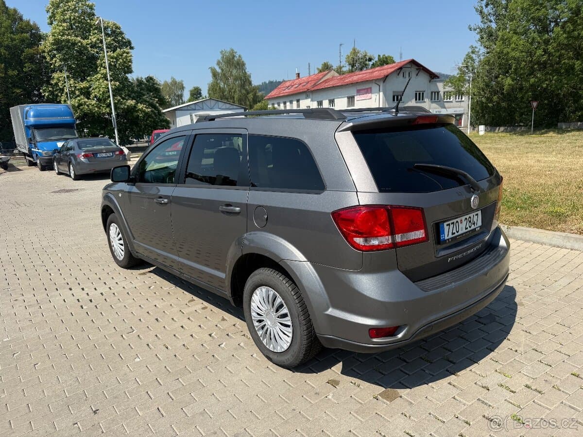 2011 Fiat FREEMONT - 4